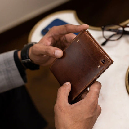 Delois Seek 8 trackable Smart Wallet